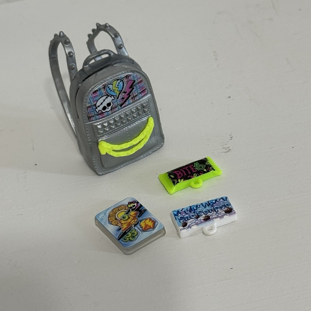 Monster High Doll G3 Frankie Stein‎ Core Refresh Backpack and Other Accessories
